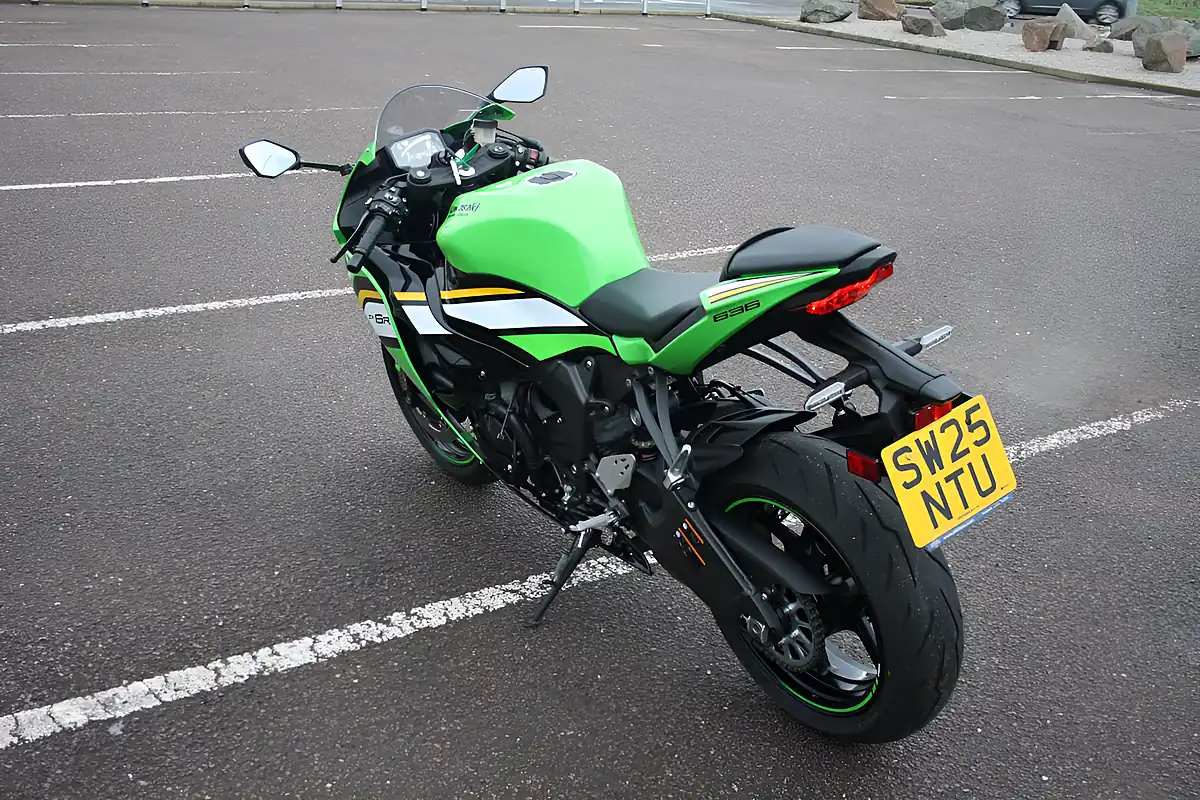 Used 2025 Kawasaki Ninja ZX-6R Ex-Demo Green/Black/White - Interior and Exterior details 7