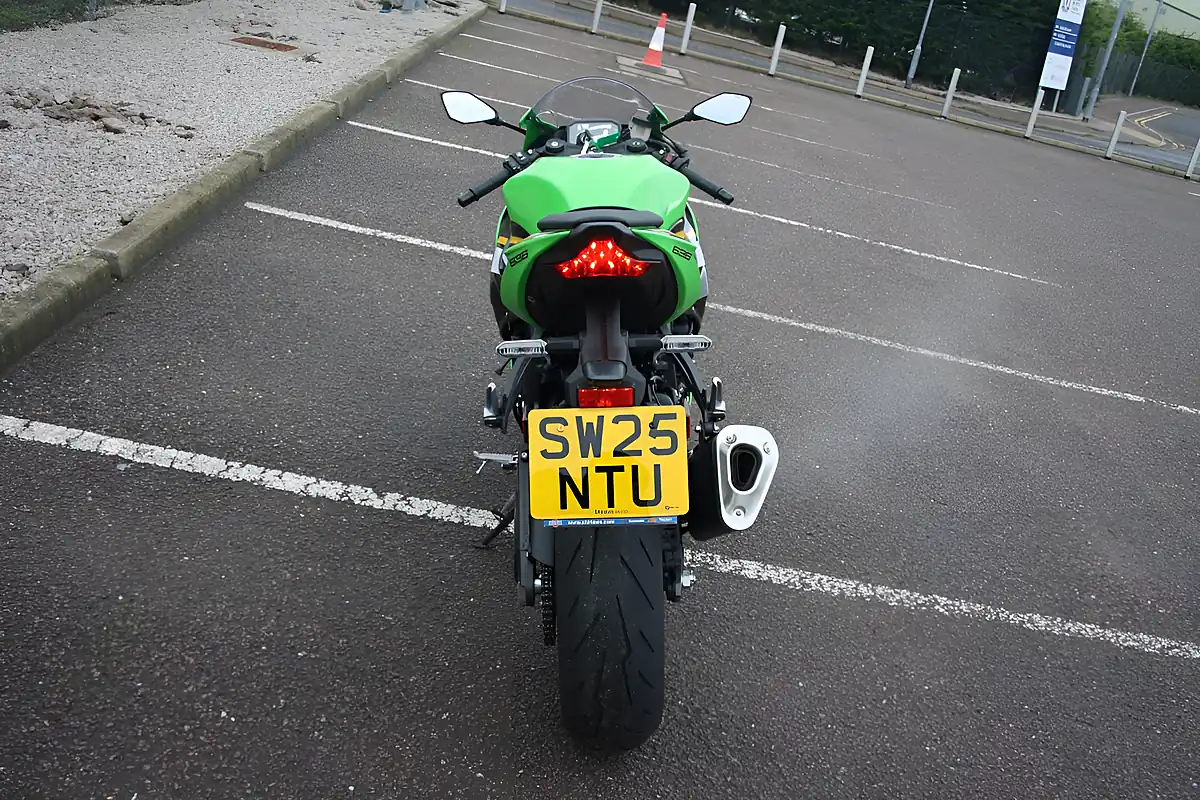 Used 2025 Kawasaki Ninja ZX-6R Ex-Demo Green/Black/White - Interior and Exterior details 8