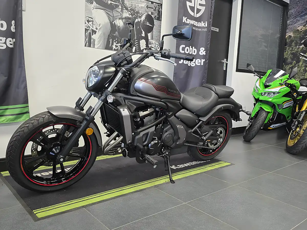 Used 2025 Kawasaki Vulcan S Black - Interior and Exterior details 11