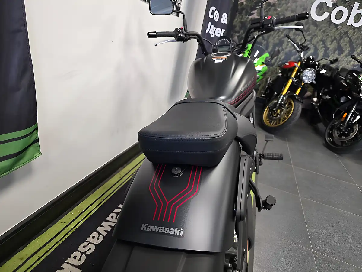 Used 2025 Kawasaki Vulcan S Black - Interior and Exterior details 16