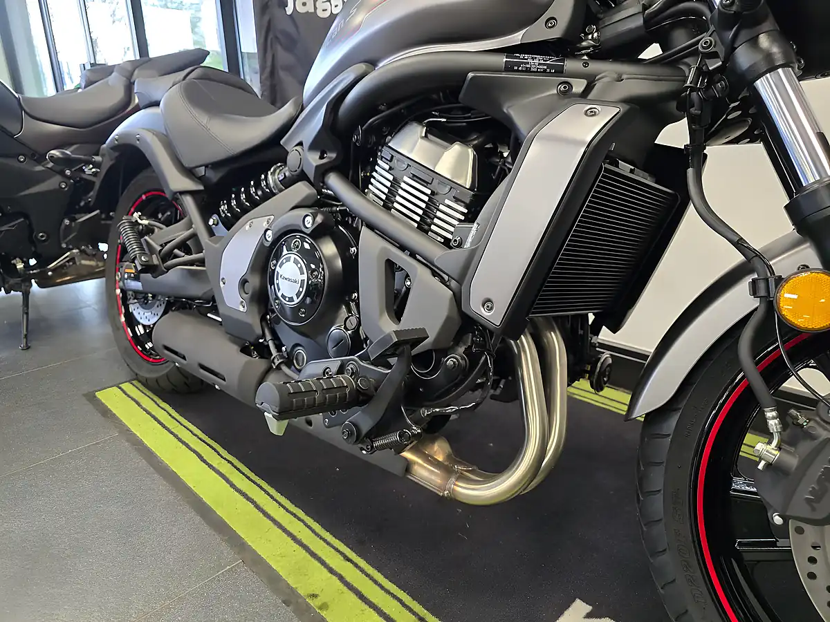 Used 2025 Kawasaki Vulcan S Black - Interior and Exterior details 5