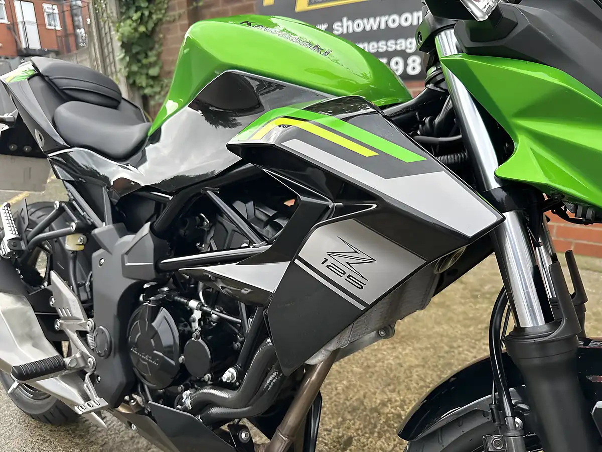 Used 2025 Kawasaki Z125 Br Green - Interior and Exterior details 11