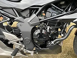 Used 2025 Kawasaki Z125 Br Green - Interior and Exterior details 12