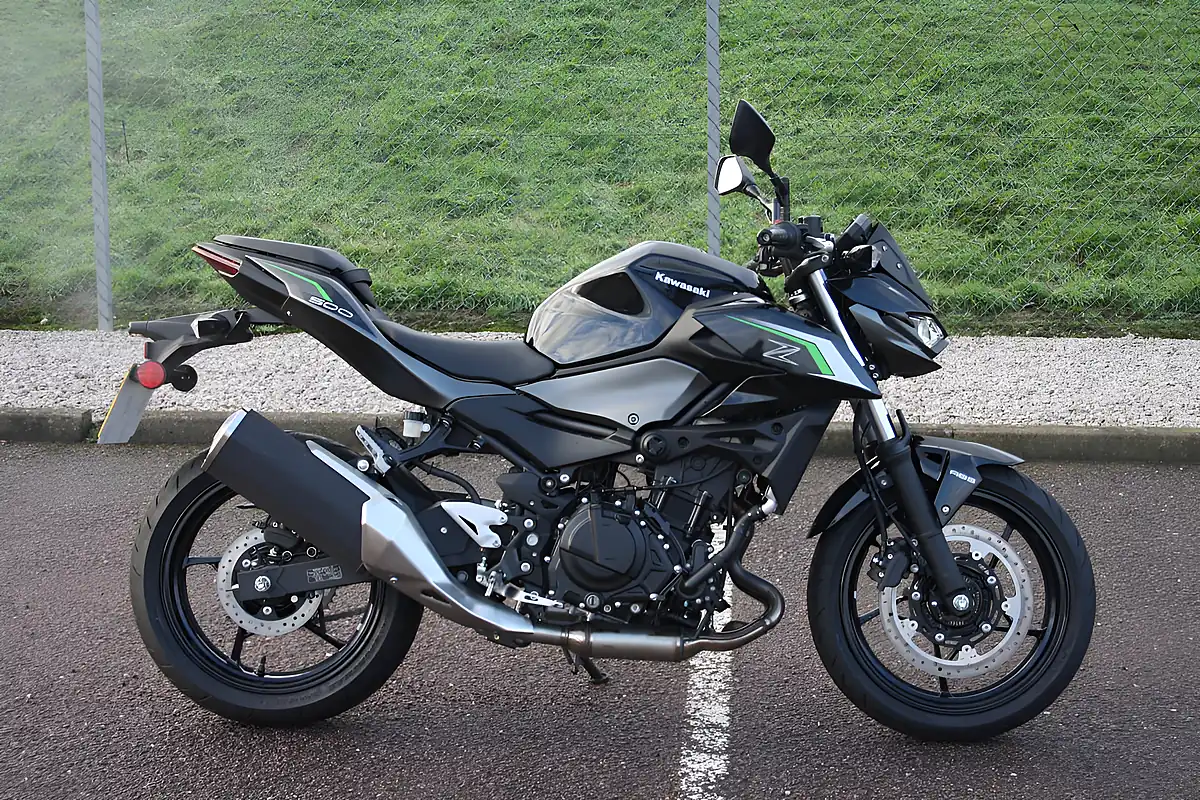 Used 2025 Kawasaki Z500 Black/Grey - Front View
