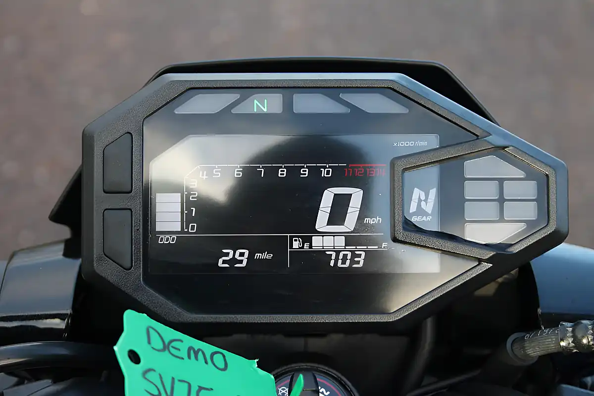 Used 2025 Kawasaki Z500 Black/Grey - Interior and Exterior details 12