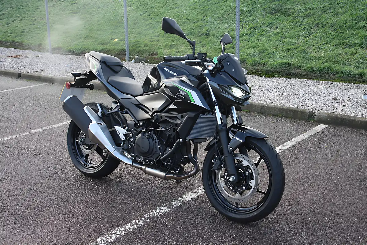 Used 2025 Kawasaki Z500 Black/Grey - Interior and Exterior details 3