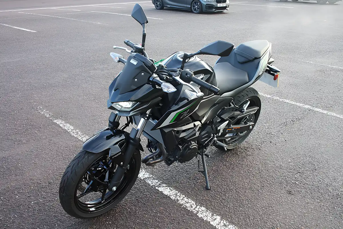Used 2025 Kawasaki Z500 Black/Grey - Interior and Exterior details 6