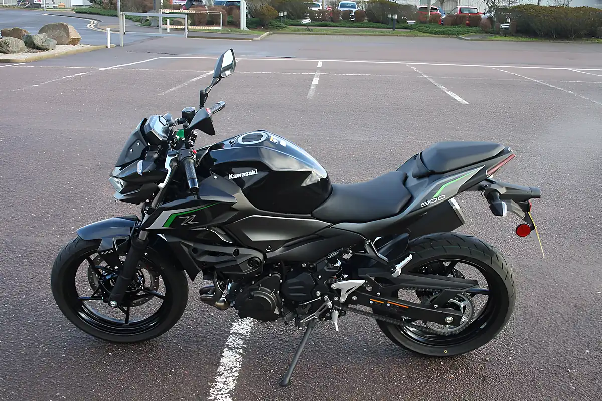 Used 2025 Kawasaki Z500 Black/Grey - Interior and Exterior details 7