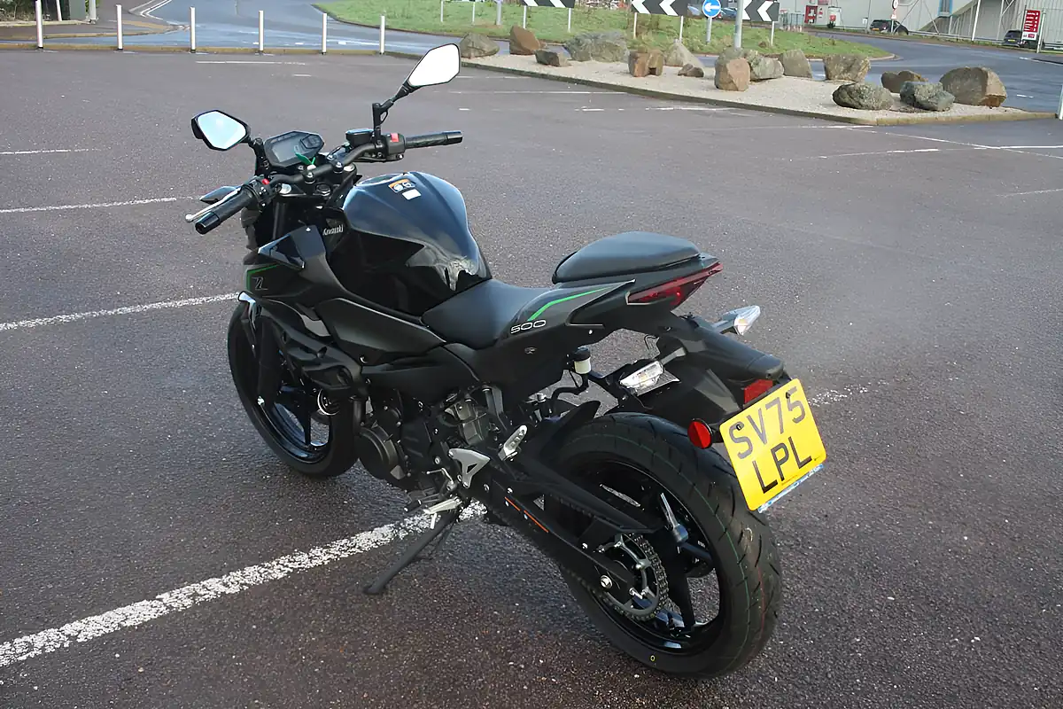 Used 2025 Kawasaki Z500 Black/Grey - Interior and Exterior details 8