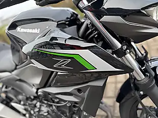 Used 2025 Kawasaki Z500 S Black/Grey - Interior and Exterior details 13