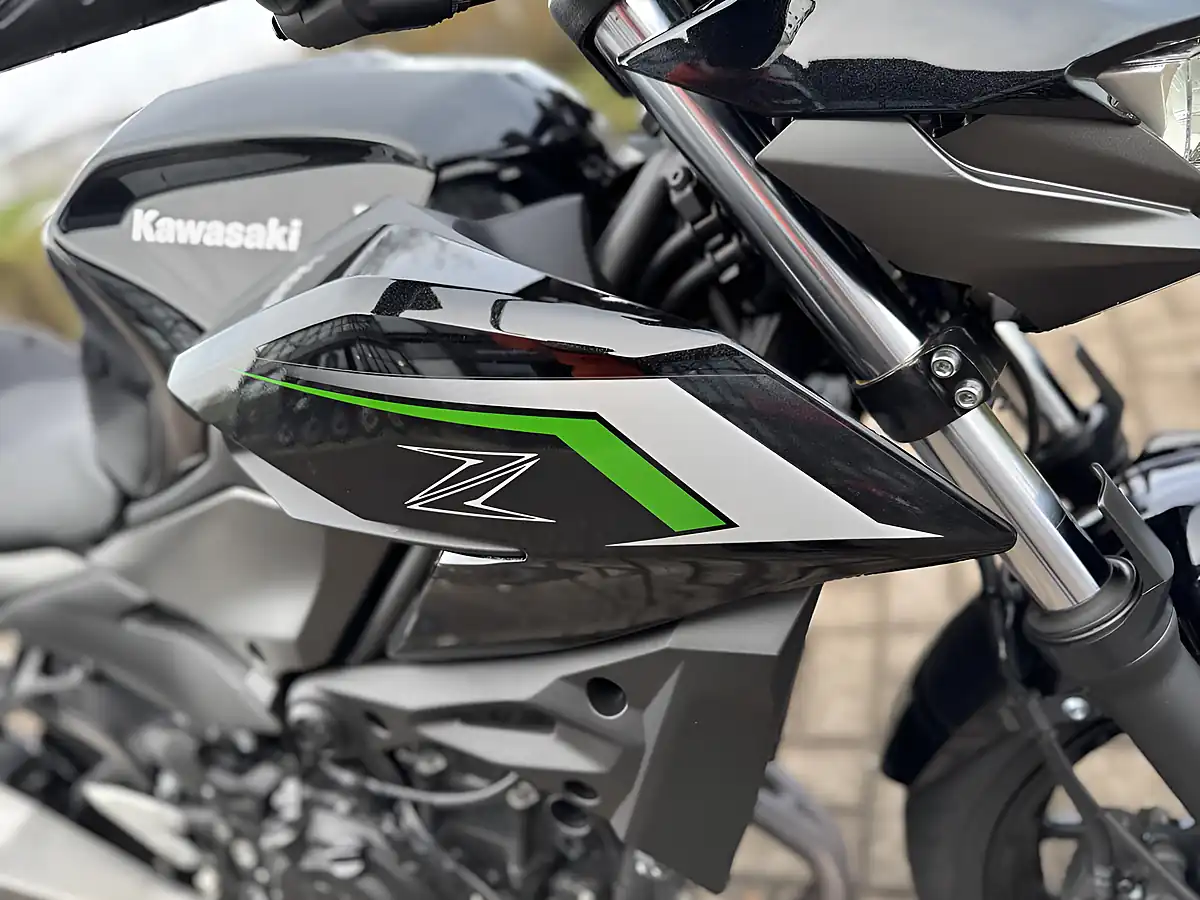 Used 2025 Kawasaki Z500 S Black/Grey - Interior and Exterior details 13