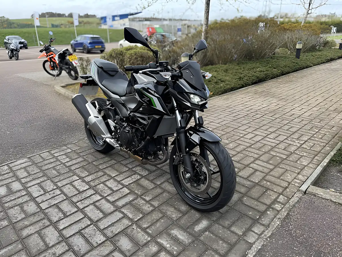 Used 2025 Kawasaki Z500 S Black/Grey - Interior and Exterior details 3