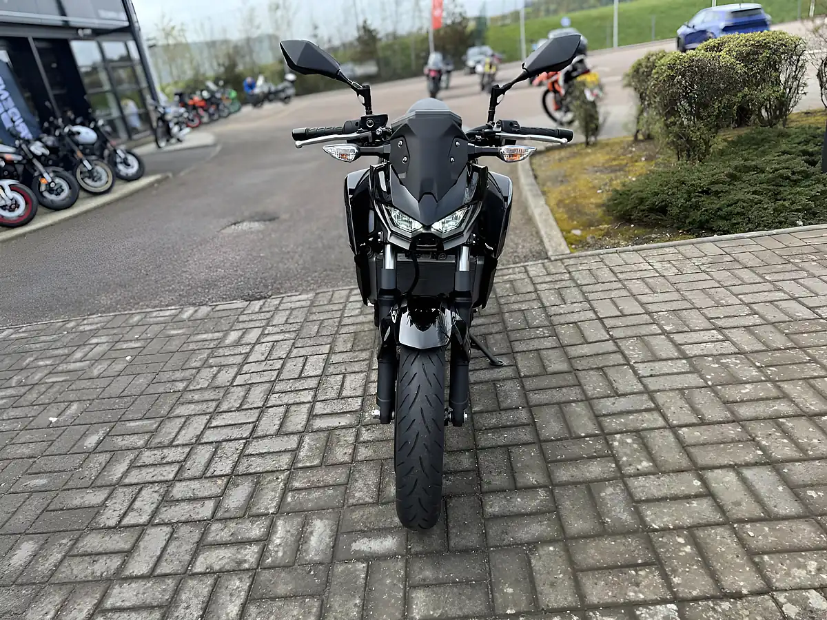 Used 2025 Kawasaki Z500 S Black/Grey - Interior and Exterior details 4