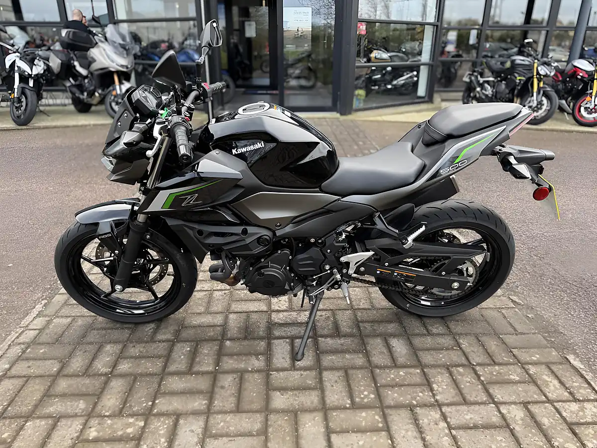 Used 2025 Kawasaki Z500 S Black/Grey - Interior and Exterior details 6