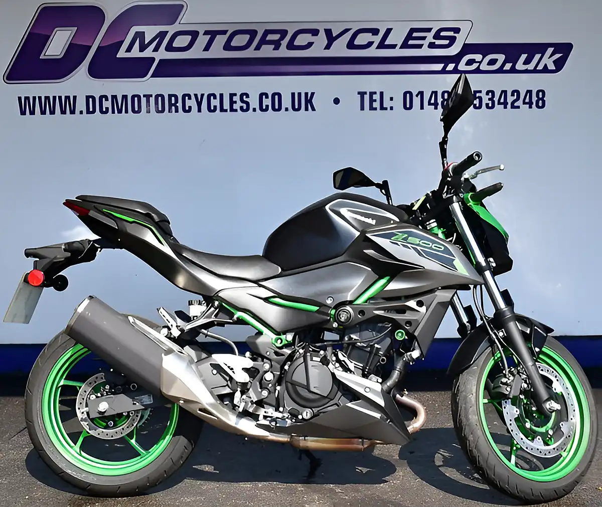 Used 2025 Kawasaki Z500 Se Green - Front View