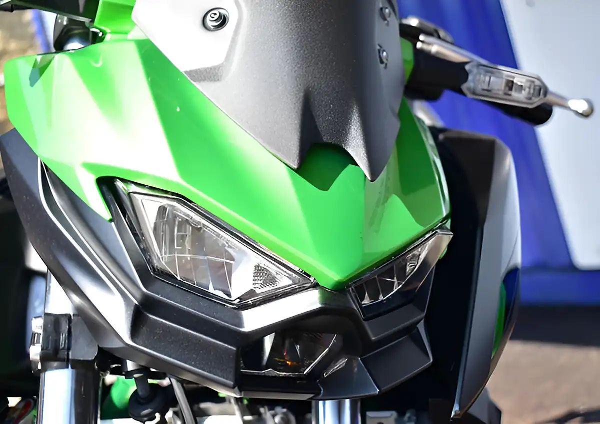 Used 2025 Kawasaki Z500 Se Green - Interior and Exterior details 12