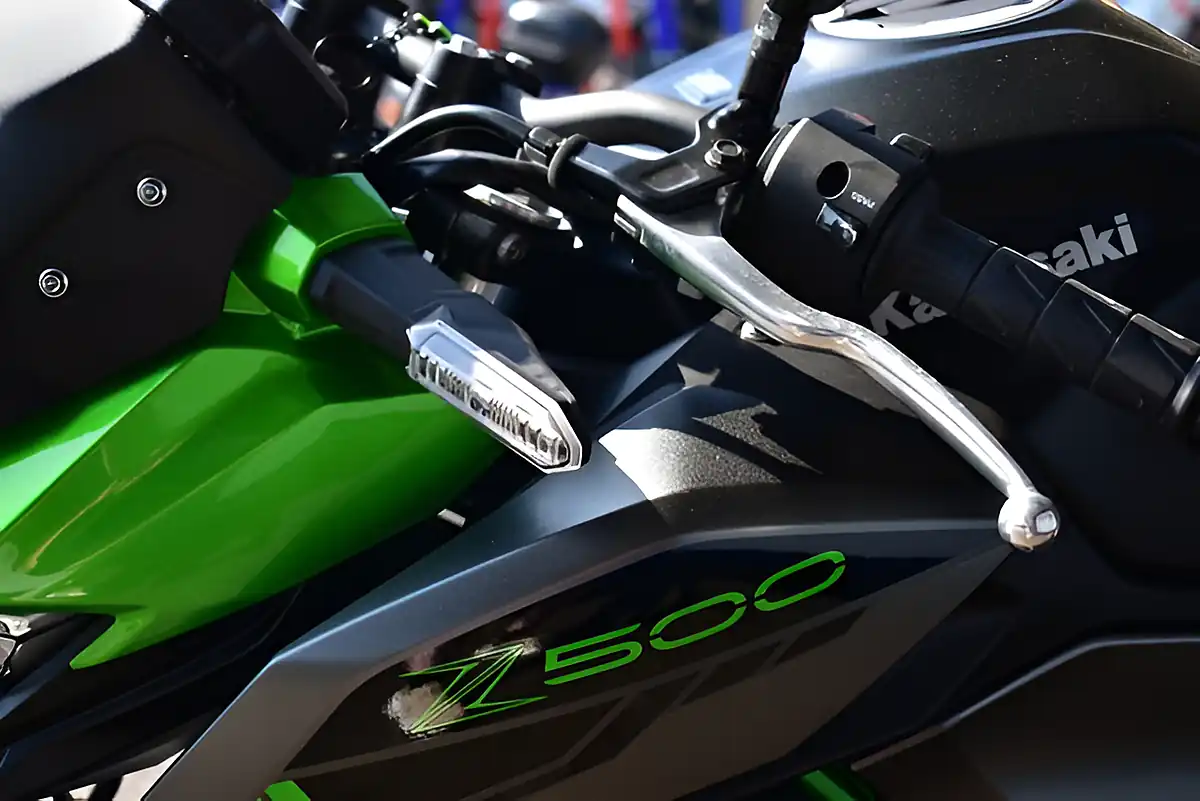 Used 2025 Kawasaki Z500 Se Green - Interior and Exterior details 13