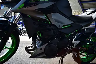 Used 2025 Kawasaki Z500 Se Green - Interior and Exterior details 14