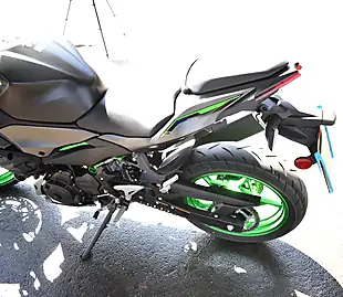 Used 2025 Kawasaki Z500 Se Green - Interior and Exterior details 15