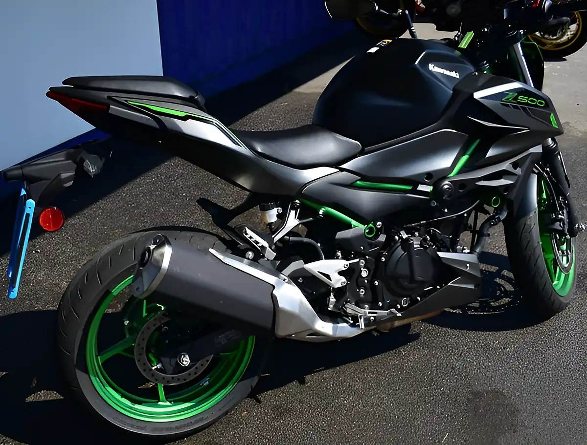 Used 2025 Kawasaki Z500 Se Green - Interior and Exterior details 16