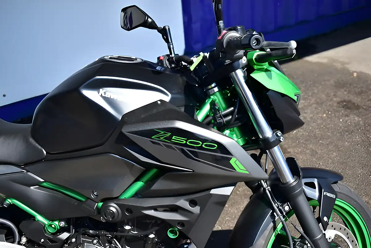 Used 2025 Kawasaki Z500 Se Green - Interior and Exterior details 18