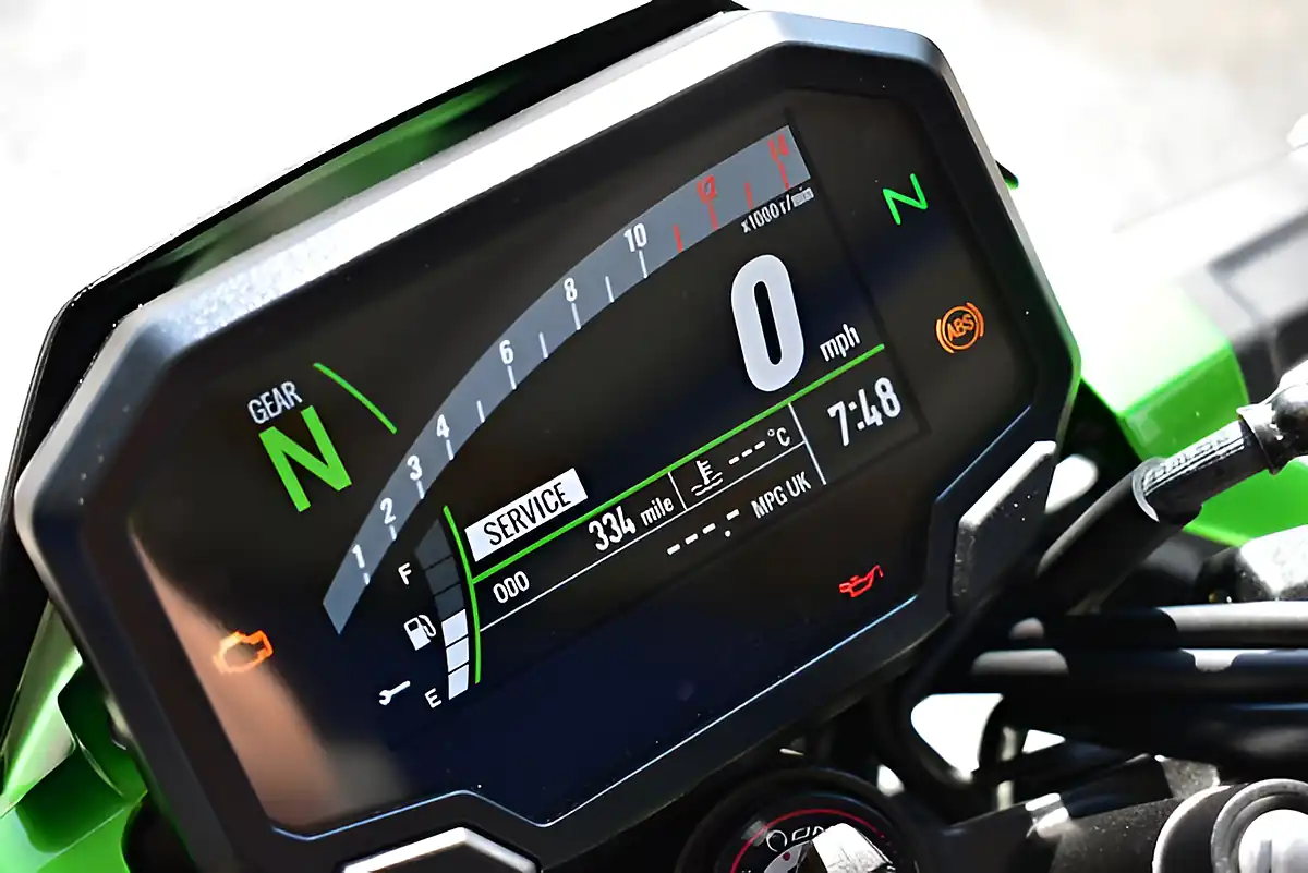 Used 2025 Kawasaki Z500 Se Green - Interior and Exterior details 19