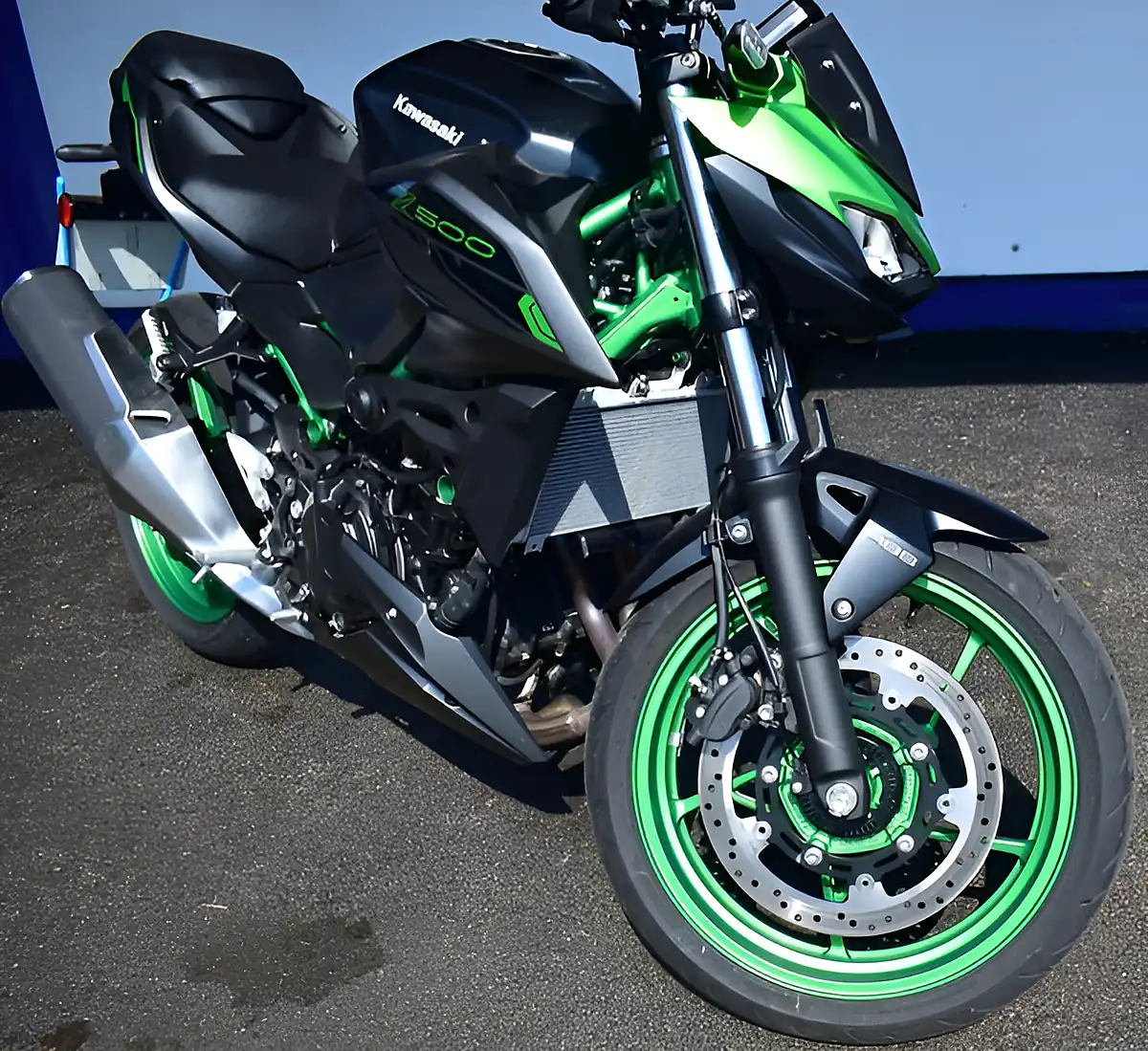 Used 2025 Kawasaki Z500 Se Green - Interior and Exterior details 9