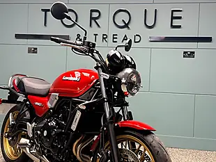 Used 2025 Kawasaki Z650RS Modern Classic Red - Interior and Exterior details 10