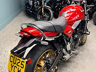 Used 2025 Kawasaki Z650RS Modern Classic Red - Interior and Exterior details 14