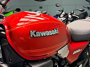 Used 2025 Kawasaki Z650RS Modern Classic Red - Interior and Exterior details 17