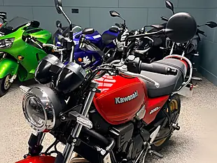 Used 2025 Kawasaki Z650RS Modern Classic Red - Interior and Exterior details 18