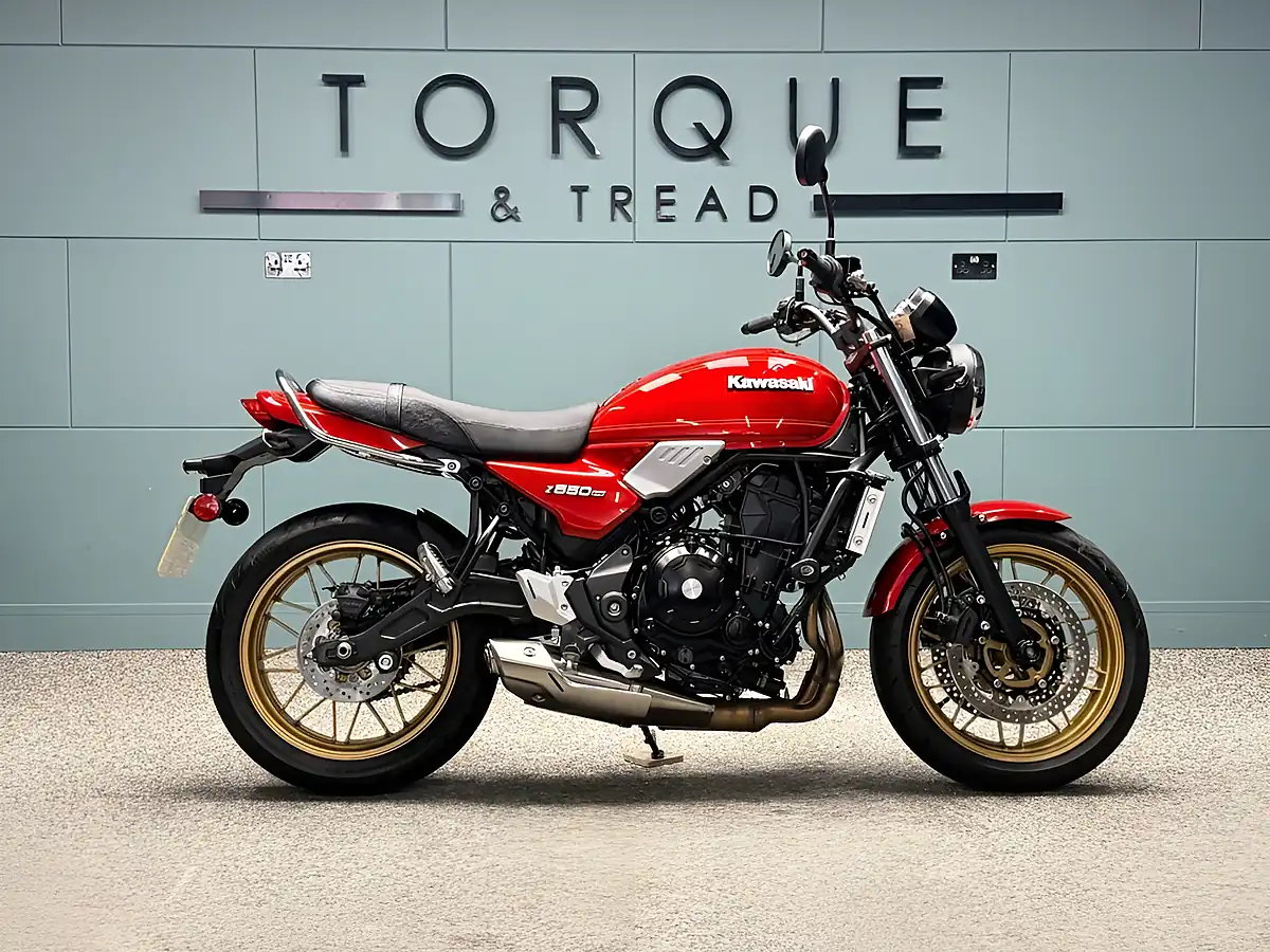 Used 2025 Kawasaki Z650RS Modern Classic Red - Interior and Exterior details 2