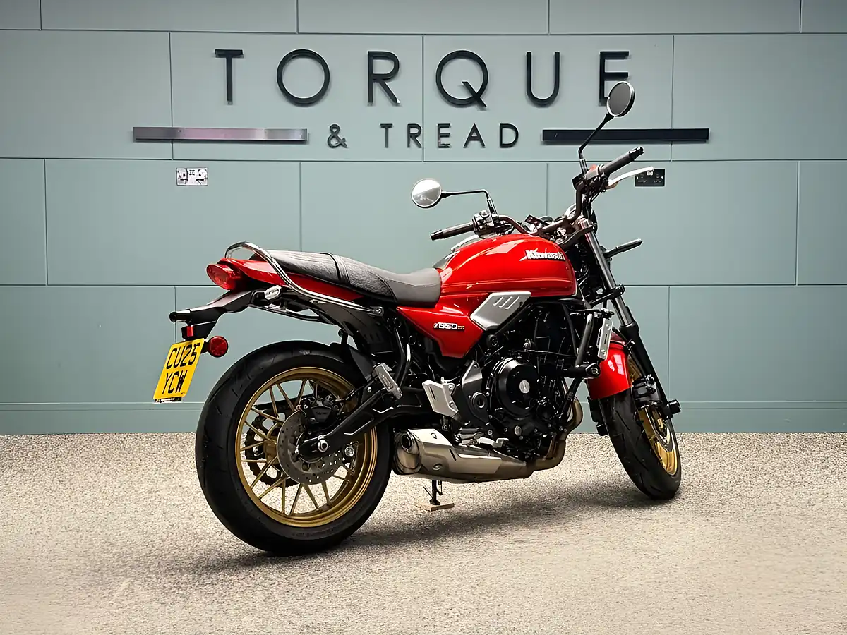 Used 2025 Kawasaki Z650RS Modern Classic Red - Interior and Exterior details 3