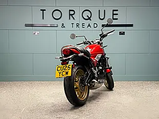 Used 2025 Kawasaki Z650RS Modern Classic Red - Interior and Exterior details 4