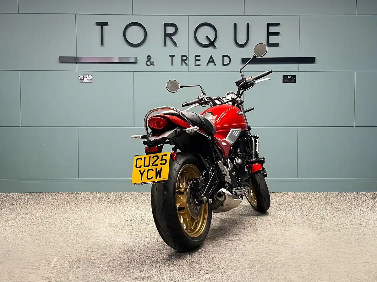 Used 2025 Kawasaki Z650RS Modern Classic Red - Interior and Exterior details 4
