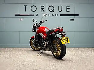 Used 2025 Kawasaki Z650RS Modern Classic Red - Interior and Exterior details 6