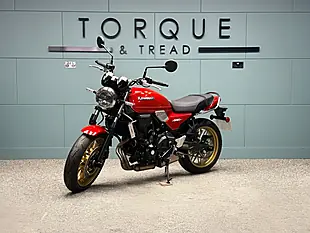 Used 2025 Kawasaki Z650RS Modern Classic Red - Interior and Exterior details 9