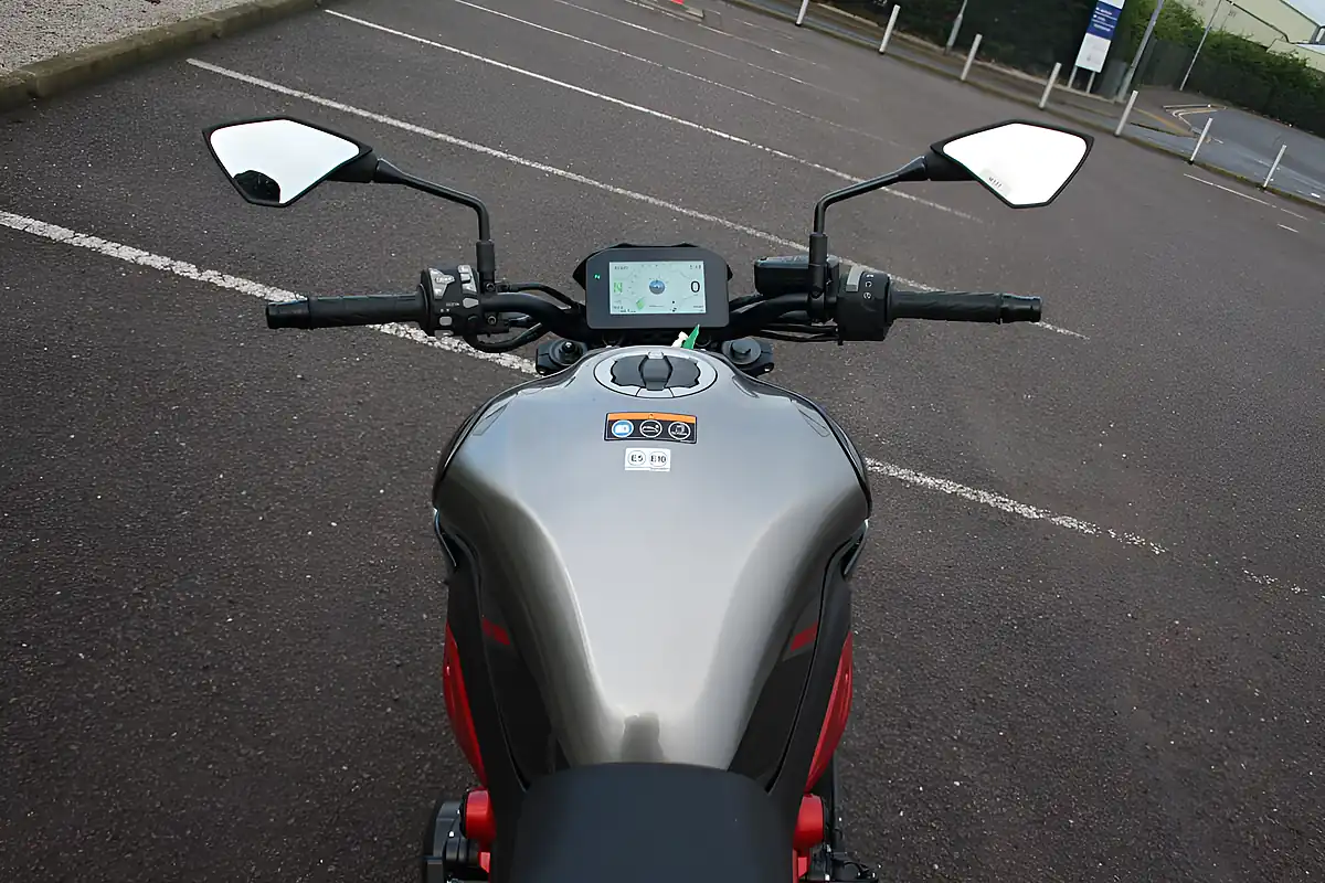 Used 2025 Kawasaki Z900 Grey/Silver/Red - Interior and Exterior details 11