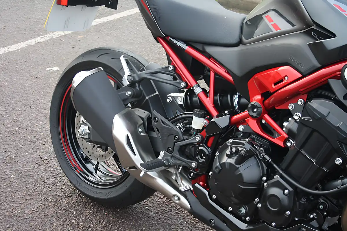 Used 2025 Kawasaki Z900 Grey/Silver/Red - Interior and Exterior details 14