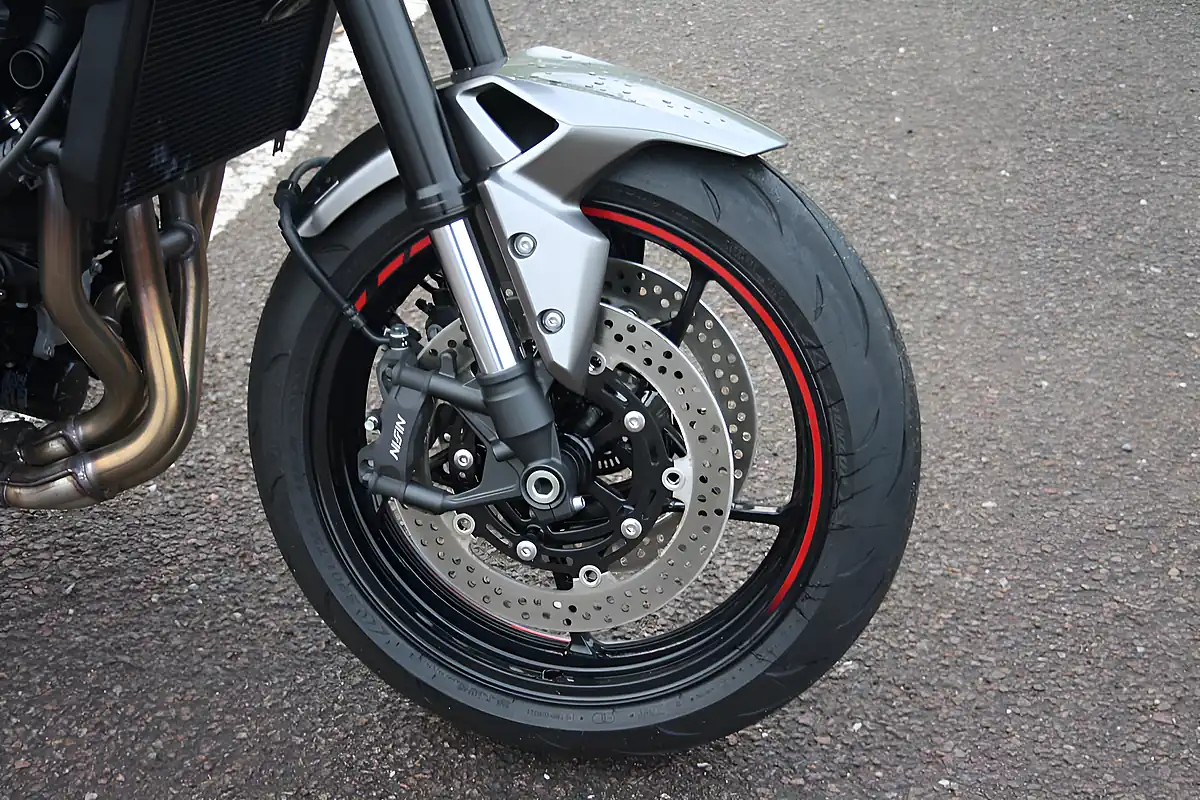Used 2025 Kawasaki Z900 Grey/Silver/Red - Interior and Exterior details 15