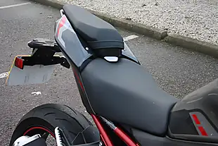 Used 2025 Kawasaki Z900 Grey/Silver/Red - Interior and Exterior details 17