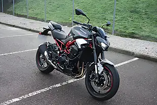 Used 2025 Kawasaki Z900 Grey/Silver/Red - Interior and Exterior details 3