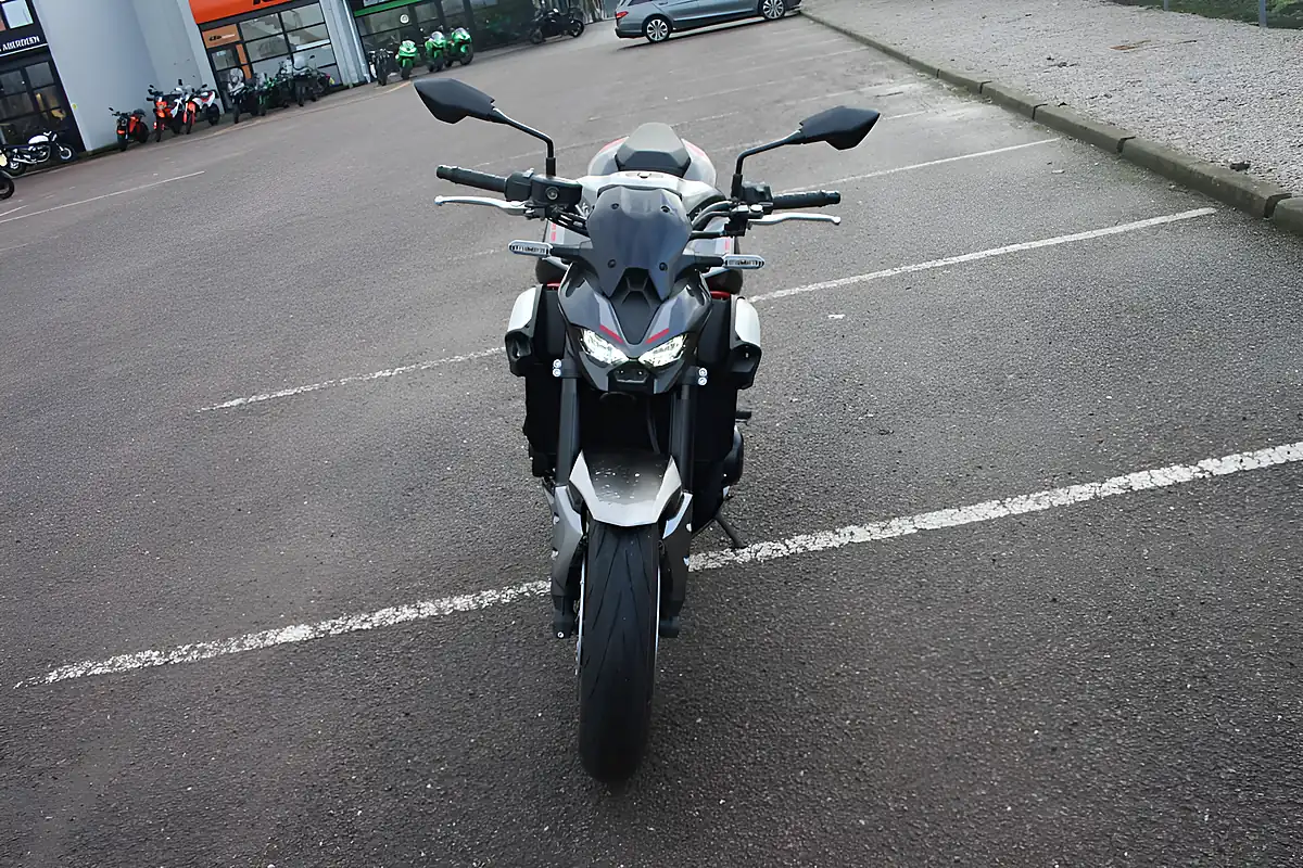 Used 2025 Kawasaki Z900 Grey/Silver/Red - Interior and Exterior details 5