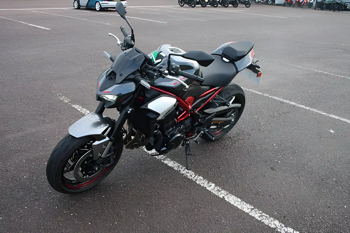 Used 2025 Kawasaki Z900 Grey/Silver/Red - Interior and Exterior details 6