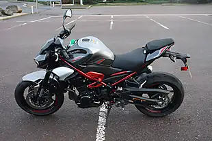 Used 2025 Kawasaki Z900 Grey/Silver/Red - Interior and Exterior details 7