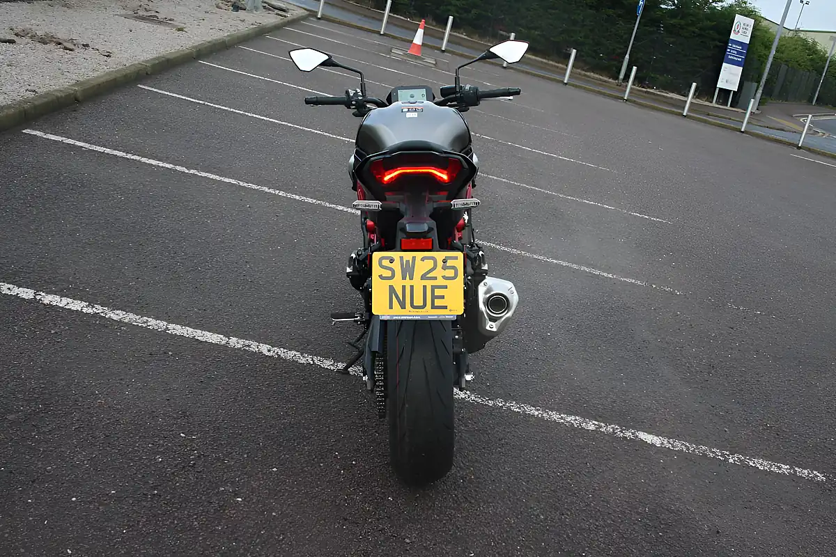 Used 2025 Kawasaki Z900 Grey/Silver/Red - Interior and Exterior details 9