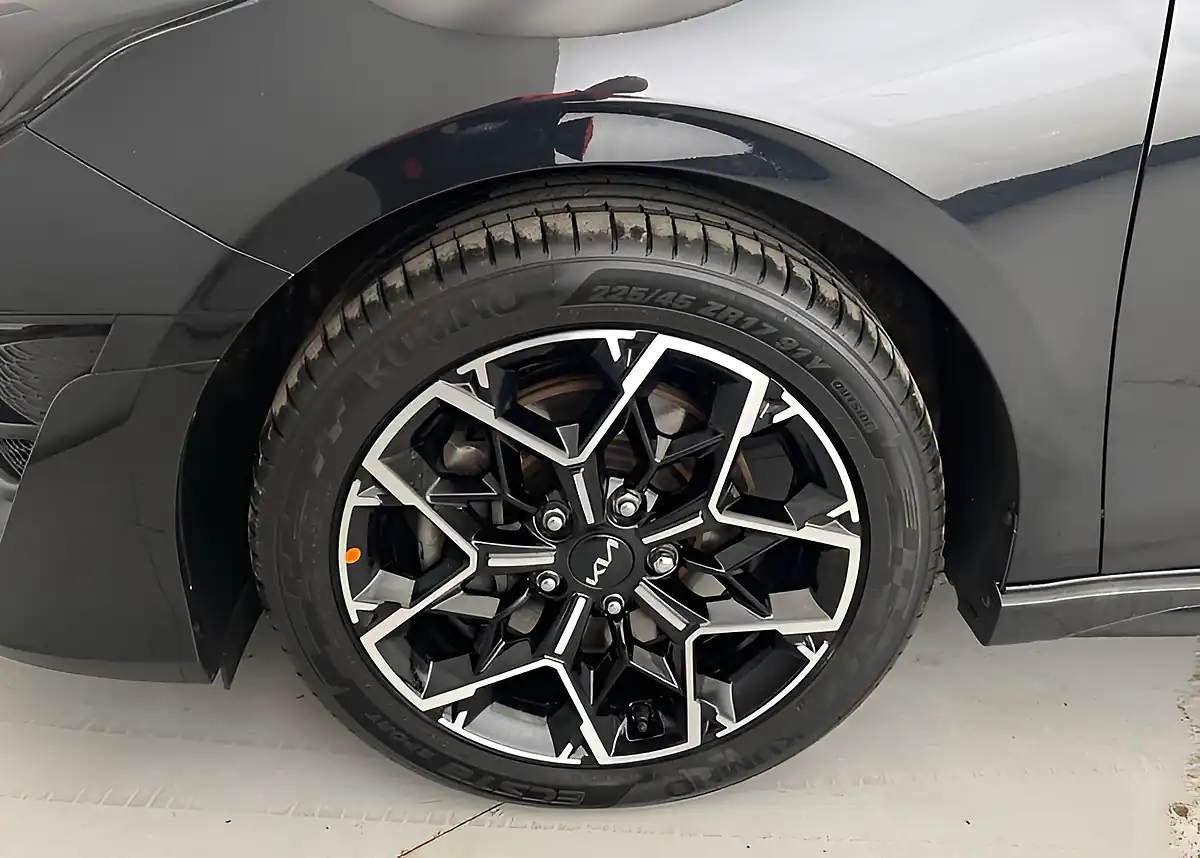 Used 2025 Kia Ceed GT-Line Black - Interior and Exterior details 14