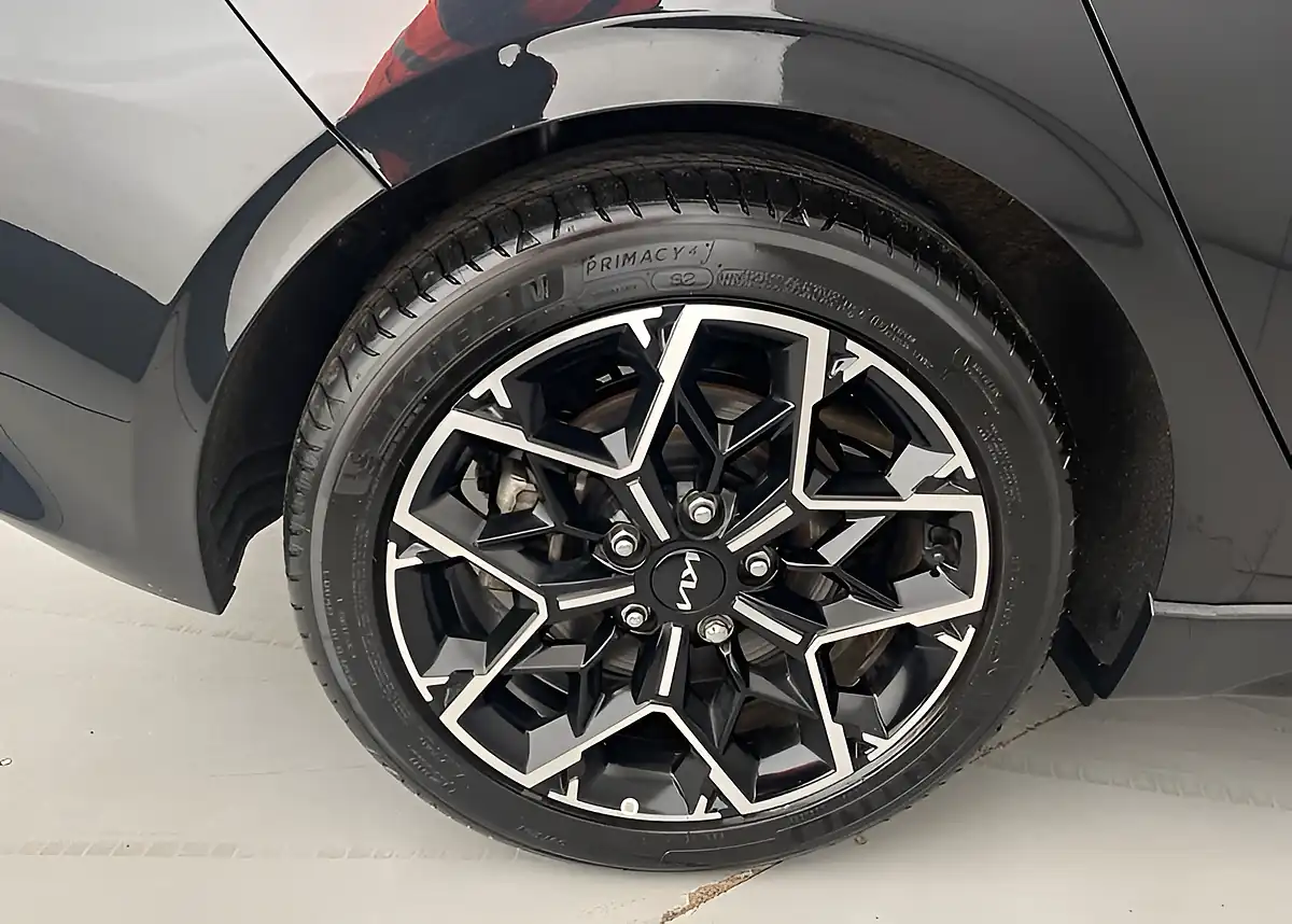 Used 2025 Kia Ceed GT-Line Black - Interior and Exterior details 16