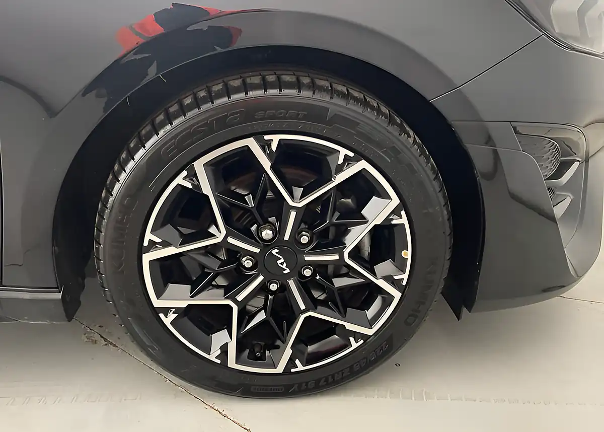 Used 2025 Kia Ceed GT-Line Black - Interior and Exterior details 17