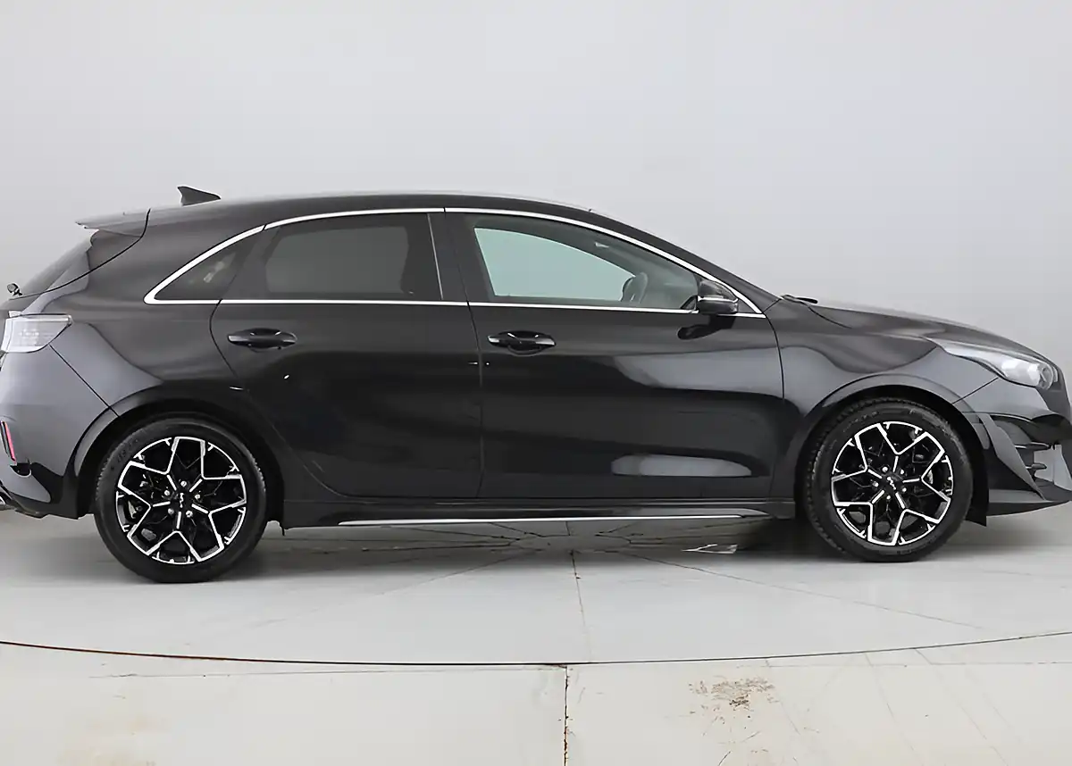 Used 2025 Kia Ceed GT-Line Black - Interior and Exterior details 3